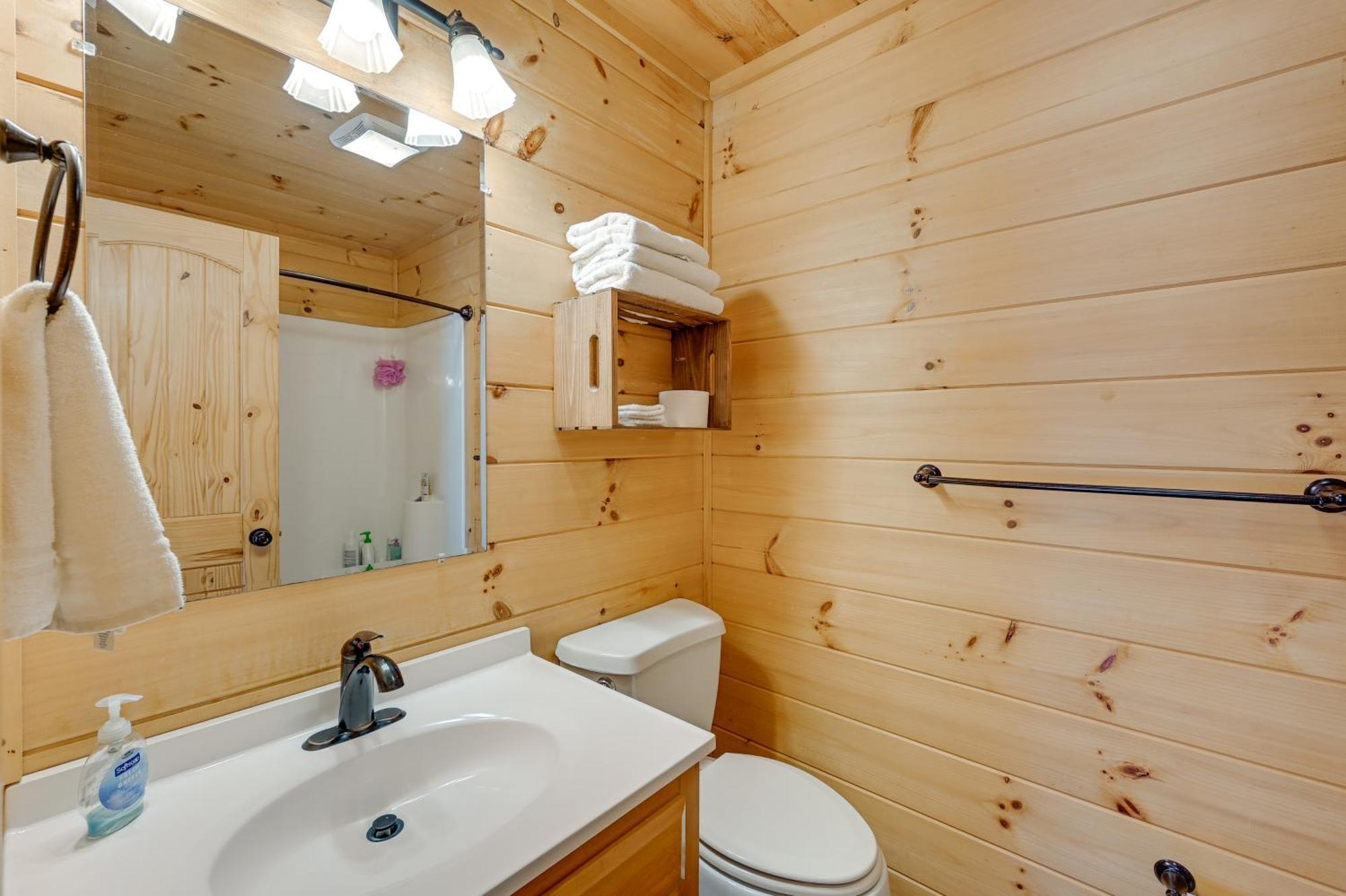 Warm And Cozy Cabin With Deck On Top Of The Blue Ridge Fancy Gap Ngoại thất bức ảnh